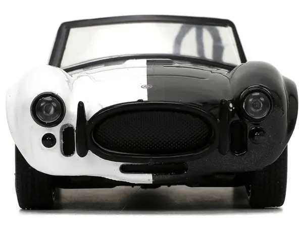 1965 Shelby Cobra 427 S/C #2 Black Metallic and White and Harvey Two-Face Diecast Figure "Batman" "Hollywood Rides" Series 1/32 Diecast Model Car by Jada #4