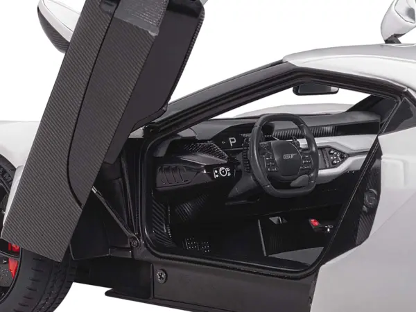 2017 Ford GT Frozen White 1/18 Model Car by Autoart #3