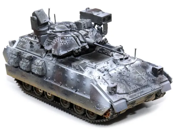United States M2A3 Bradley IFV (Infantry Fighting Vehicle) Camouflage (Snowy Version) "NEO Dragon Armor" Series 1/72 Plastic Model by Dragon Models #3