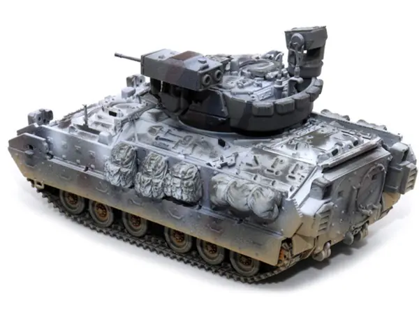 United States M2A3 Bradley IFV (Infantry Fighting Vehicle) Camouflage (Snowy Version) "NEO Dragon Armor" Series 1/72 Plastic Model by Dragon Models #4