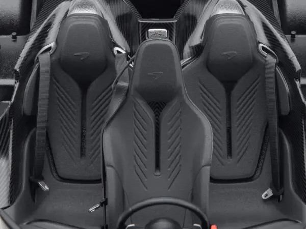 McLaren Speedtail Volcano Red Metallic with Black Top and Suitcase Accessories 1/18 Model Car by Autoart #5