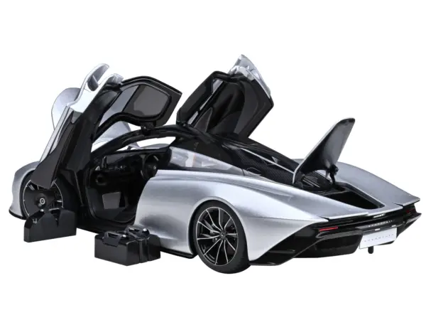 McLaren Speedtail Supernova Silver Metallic with Black Top and Suitcase Accessories 1/18 Model Car by Autoart #2