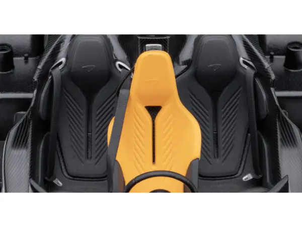 McLaren Speedtail Supernova Silver Metallic with Black Top and Suitcase Accessories 1/18 Model Car by Autoart #3