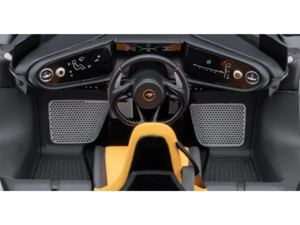 McLaren Speedtail Supernova Silver Metallic with Black Top and Suitcase Accessories 1/18 Model Car by Autoart #4