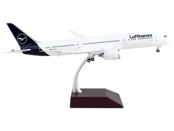 Boeing 787-9 Commercial Aircraft with Flaps Down "Lufthansa" White with Blue Tail "Gemini 200" Series 1/200 Diecast Model Airplane by GeminiJets #2