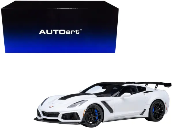 2019 Chevrolet Corvette C7 ZR1 Arctic White with Carbon Top 1/18 Model Car by Autoart #1