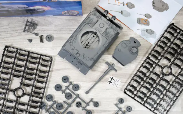 Skill 1 Model Kit Tiger I Tank "German Army" Snap Together Painted Plastic Model Tank Kit 1/35 Scale by Airfix Quickbuild #4