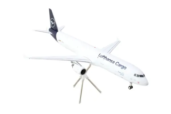 Airbus A321P2F Commercial Aircraft "Lufthansa Cargo" (D-AEUC) White with Blue Tail "Gemini 200" Series 1/200 Diecast Model Airplane by GeminiJets #2