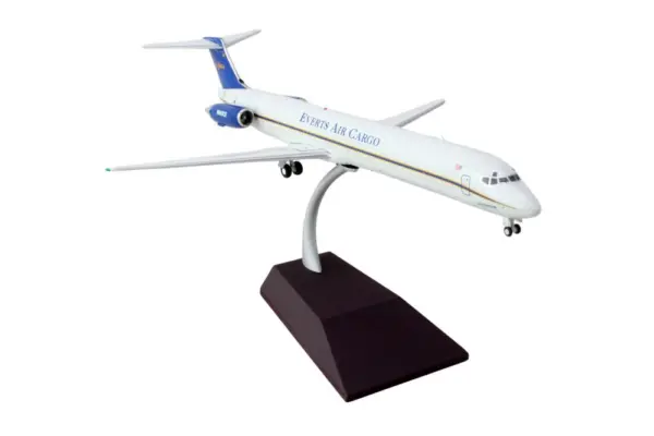 McDonnell Douglas MD-88 Commercial Aircraft "Everts Air Cargo" (N965CE) White with Blue Tail "Gemini 200" Series 1/200 Diecast Model Airplane by GeminiJets #2