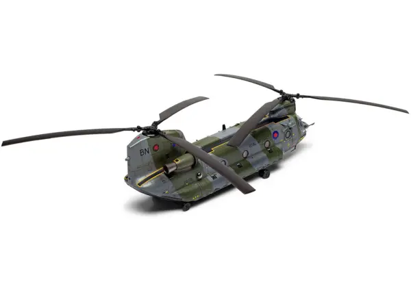 Level 3 Model Kit Boeing Chinook HC.1 Helicopter with 2 Scheme Options 1/72 Plastic Model Kit by Airfix #3