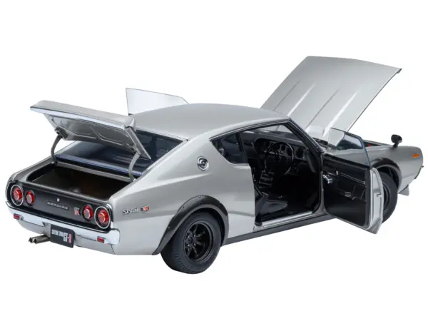 Nissan Skyline 2000GT-R (KPGC110) Tuned Version RHD (Right Hand Drive) Silver Metallic 1/18 Model Car by Autoart #2