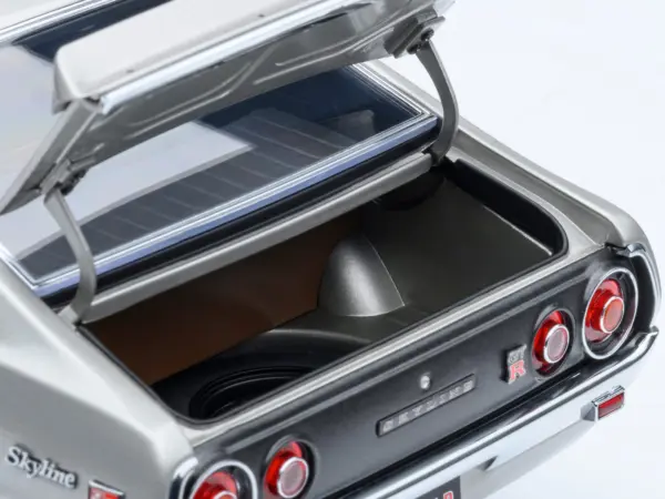 Nissan Skyline 2000GT-R (KPGC110) Tuned Version RHD (Right Hand Drive) Silver Metallic 1/18 Model Car by Autoart #5