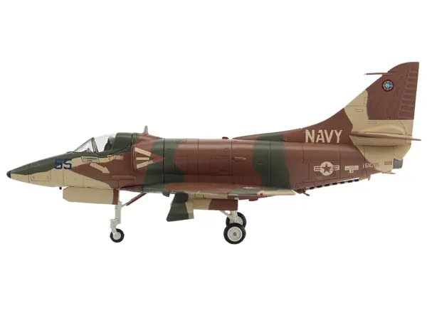 Douglas A-4E Skyhawk Aircraft "Aggressor 151095" (1985/6) United States Navy "Air Power Series" 1/72 Diecast Model by Hobby Master #2