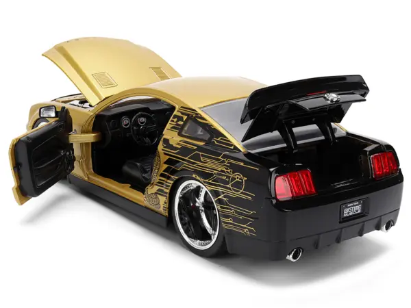 2008 Ford Shelby Mustang GT-500KR Gold Metallic and Black with Graphics "Bigtime Muscle" Series 1/24 Diecast Model Car by Jada #4