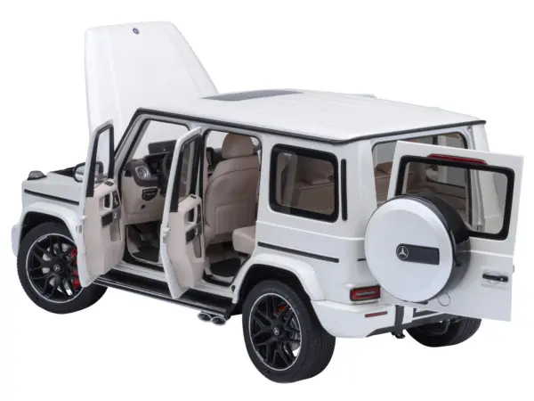 2019 Mercedes-Benz AMG G63 Brilliant White Metallic 1/18 Model Car by Autoart #3