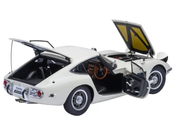 1967 Toyota 2000GT RHD (Right Hand Drive) White 1/18 Model Car by Autoart #2