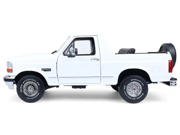 1993 Ford Bronco XLT Oxford White "Artisan Collection" 1/18 Diecast Model Car by Greenlight #3
