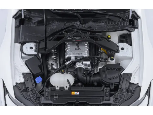 Ford Mustang Shelby GT500 Oxford White with Black Stripes 1/18 Model Car by Autoart #3