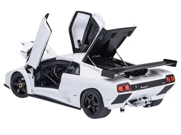 Lamborghini Diablo GTR Impact White 1/18 Model Car by Autoart #2